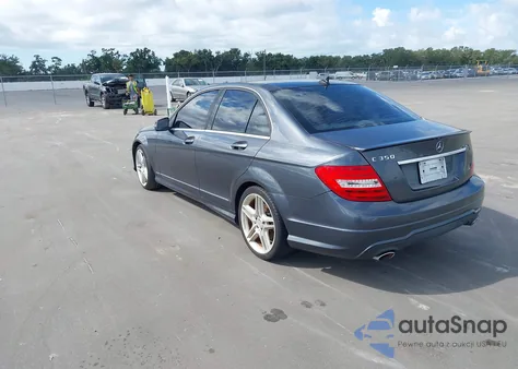 2013 Mercedes-Benz C 350 Sport из США, поврежденный, VIN WDDGF5HB3DA758310